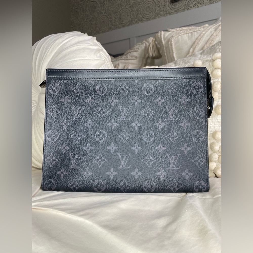 M61692
Louis Vuitton Monogram Eclipse Pochette Voyage MM